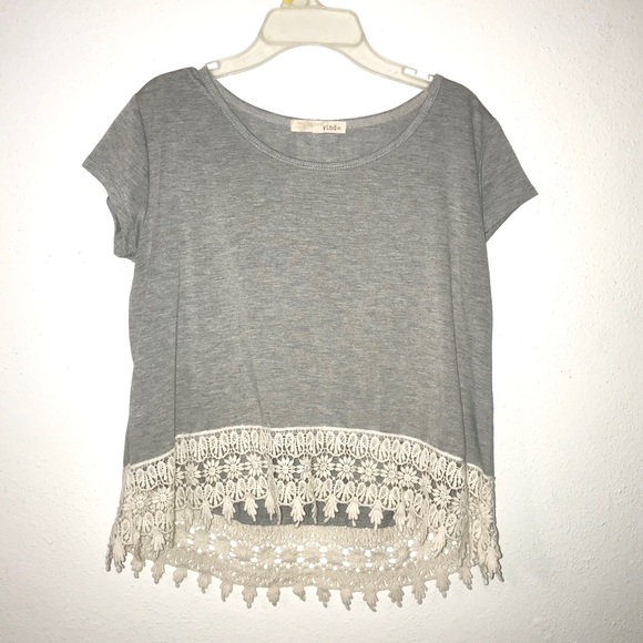 3/$15 stylish shirt⭐️🌸 - Picture 1 of 3